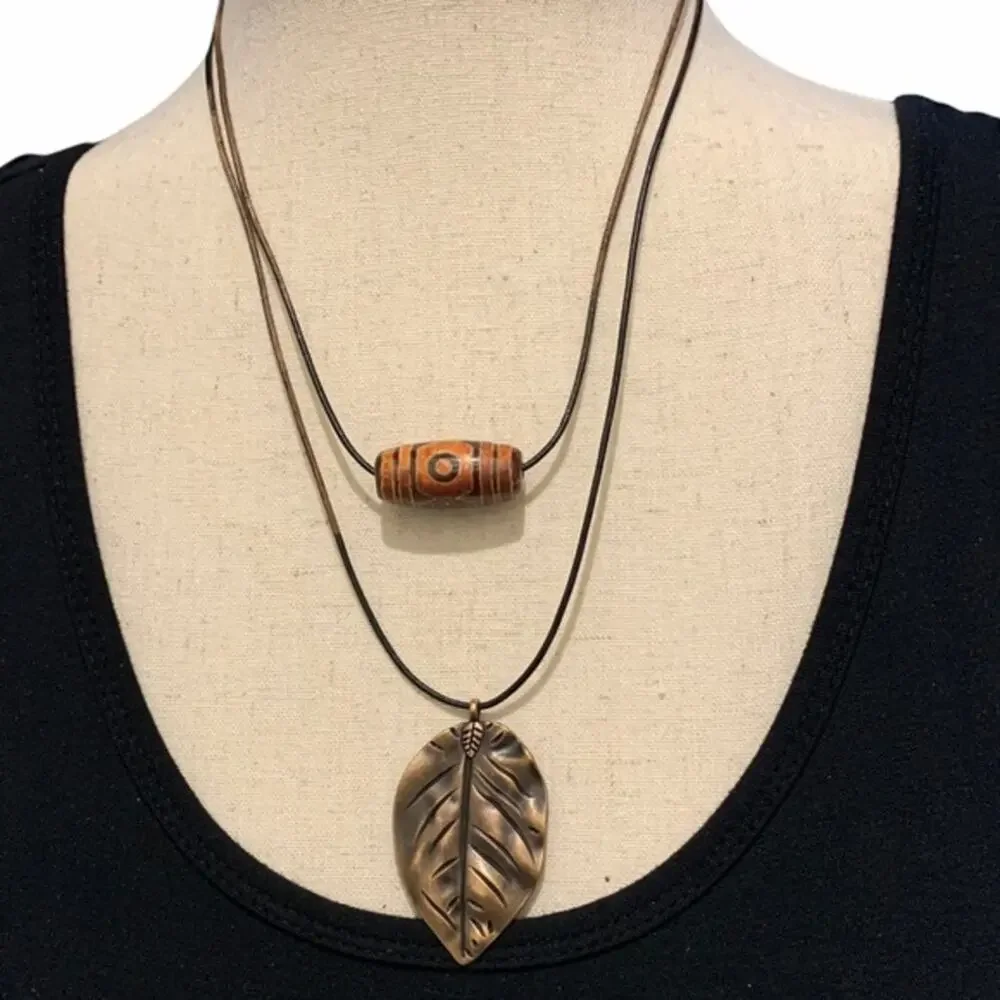 2 separate necklaces metal leaf antique copper‎ pendant and Barrel pendant. - Picture 3 of 7